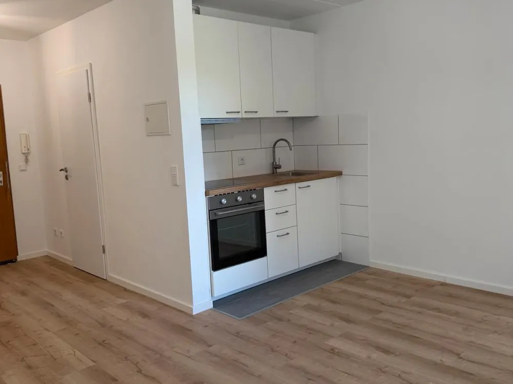 Kernsaniertes 1-Zimmerapartment direkt a. d. S-Bahn