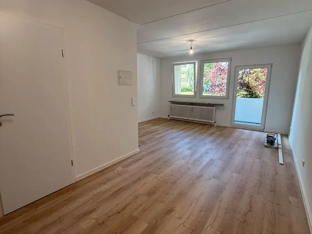 Kernsaniertes 1-Zimmerapartment direkt a. d. S-Bahn