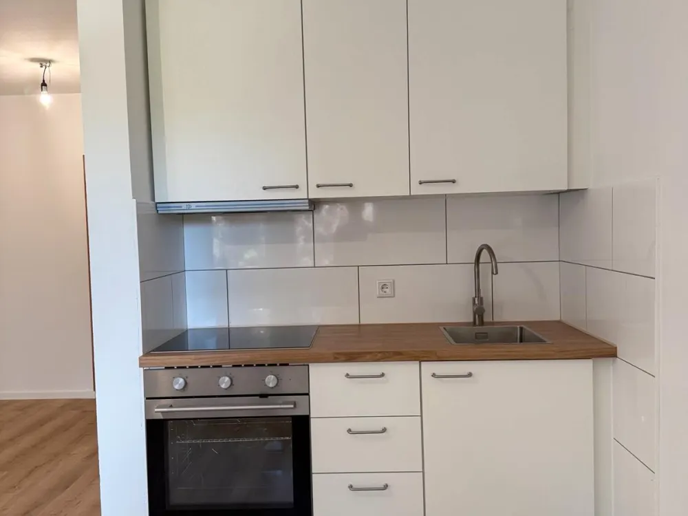 Kernsaniertes 1-Zimmerapartment direkt a. d. S-Bahn