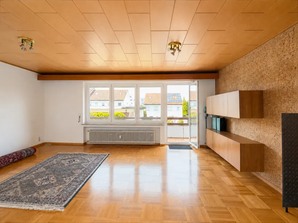 Großzügige 2,5 Zimmer-OG-Wohnung mit tollem Balkon, Garage in ES-Berkheim
