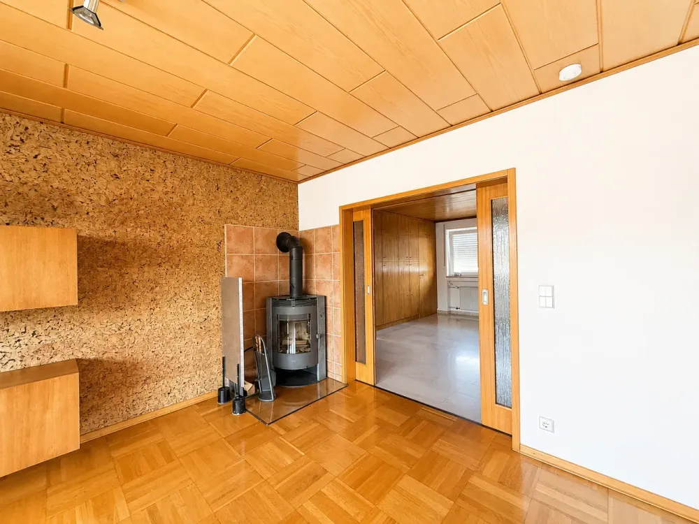 Großzügige 2,5 Zimmer-OG-Wohnung mit tollem Balkon, Garage in ES-Berkheim