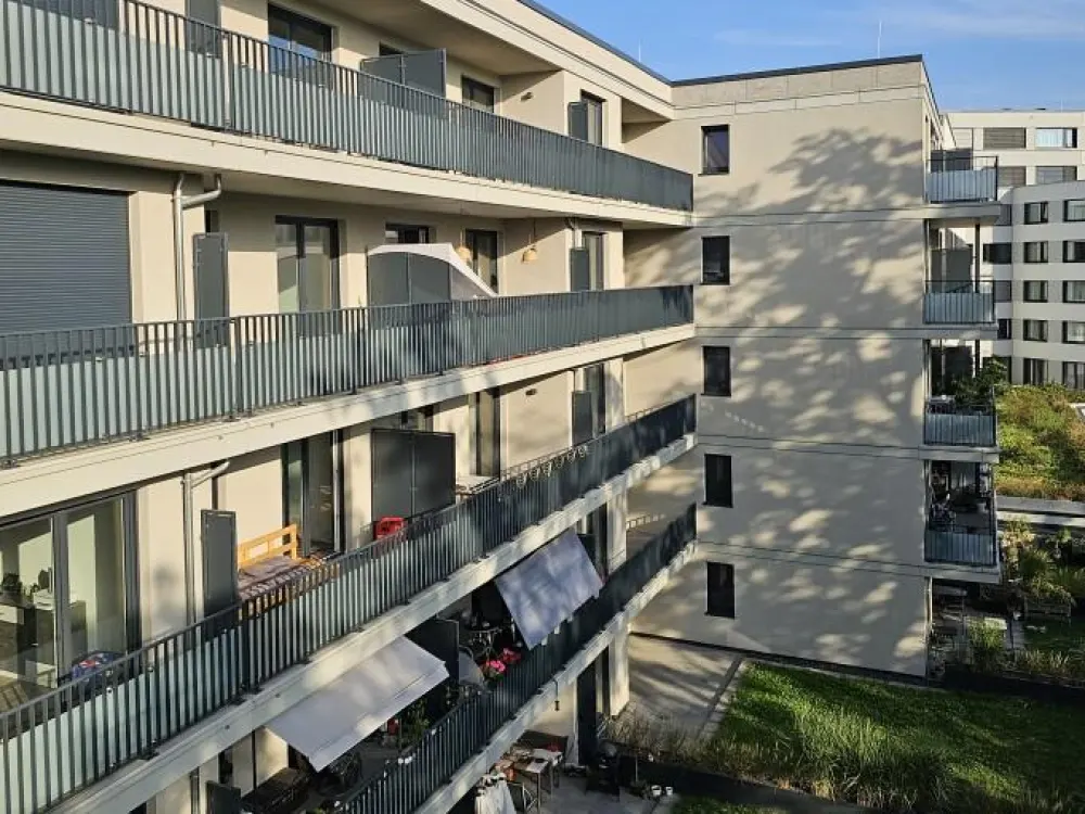 Himmlische Wohnung! Großer Balkon! Fußbodenheizung!