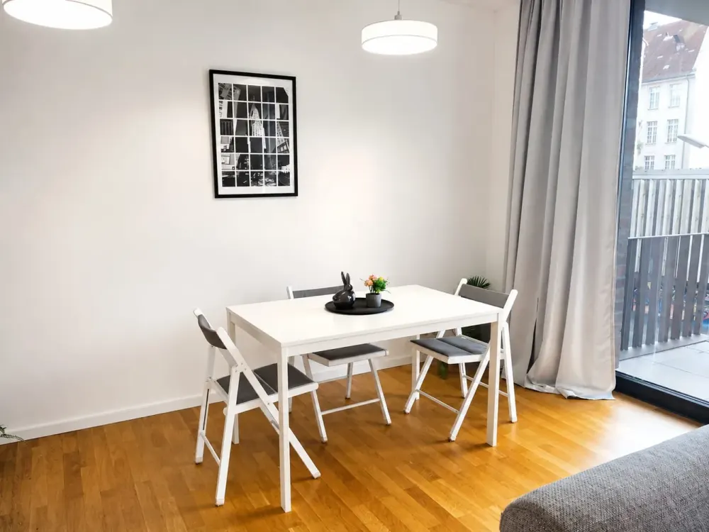 Möblierte 2-Zimmer-Wohnung, Garage inklusive