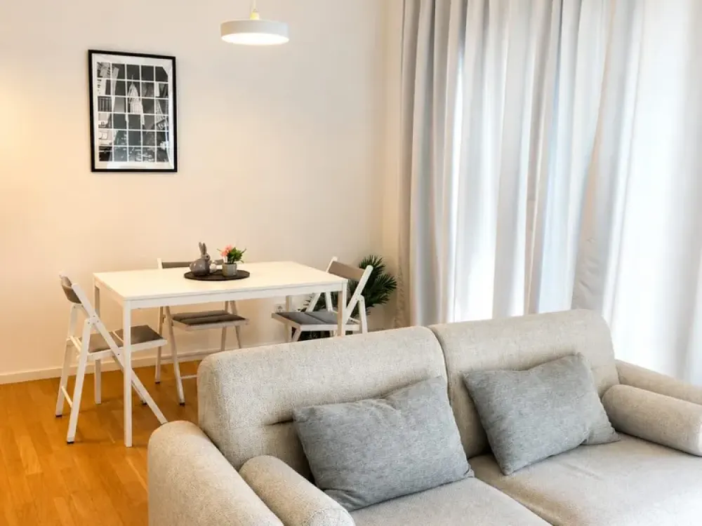 Möblierte 2-Zimmer-Wohnung, Garage inklusive