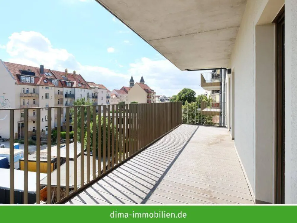 ERSTBEZUG! Familien-Wohnung mit großem sonnigen Balkon, 2 Bädern, AR, Aufzug, Tiefgarage u.v.m.