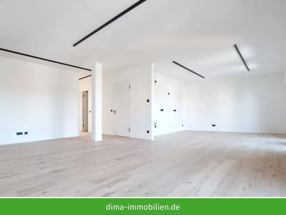 ERSTBEZUG! Familien-Wohnung mit großem sonnigen Balkon, 2 Bädern, AR, Aufzug, Tiefgarage u.v.m.