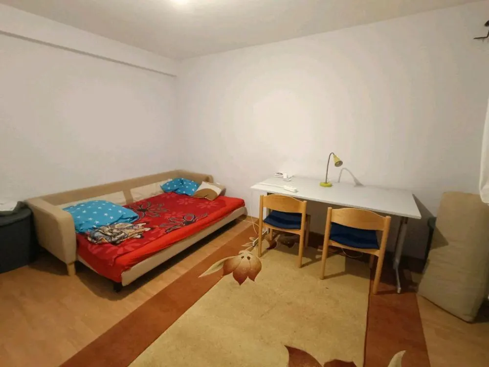 Voll möbliertes 18qm Zimmer in toller Lage (U2 Frankfurter Ring)