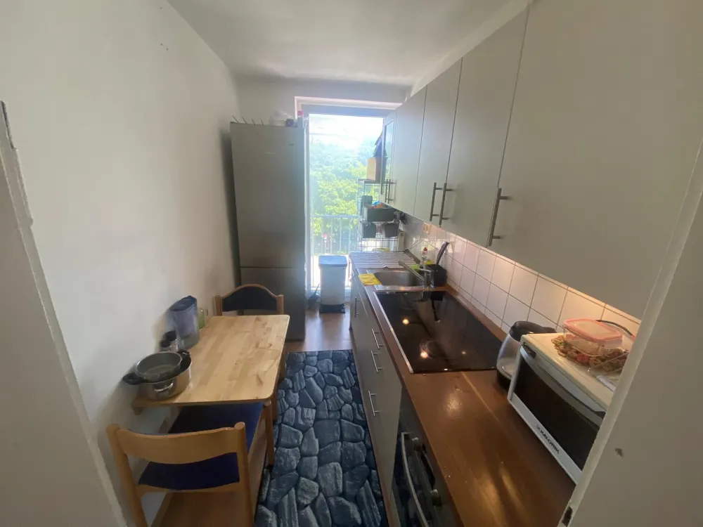 Voll möbliertes 18qm Zimmer in toller Lage (U2 Frankfurter Ring)