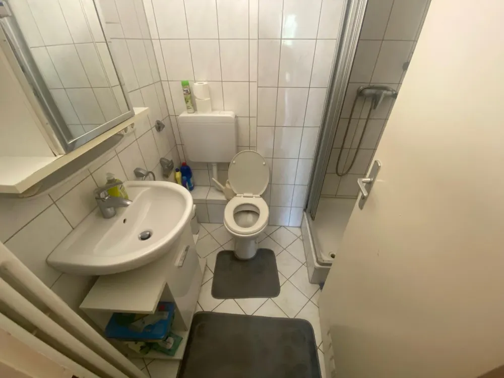 Voll möbliertes 18qm Zimmer in toller Lage (U2 Frankfurter Ring)