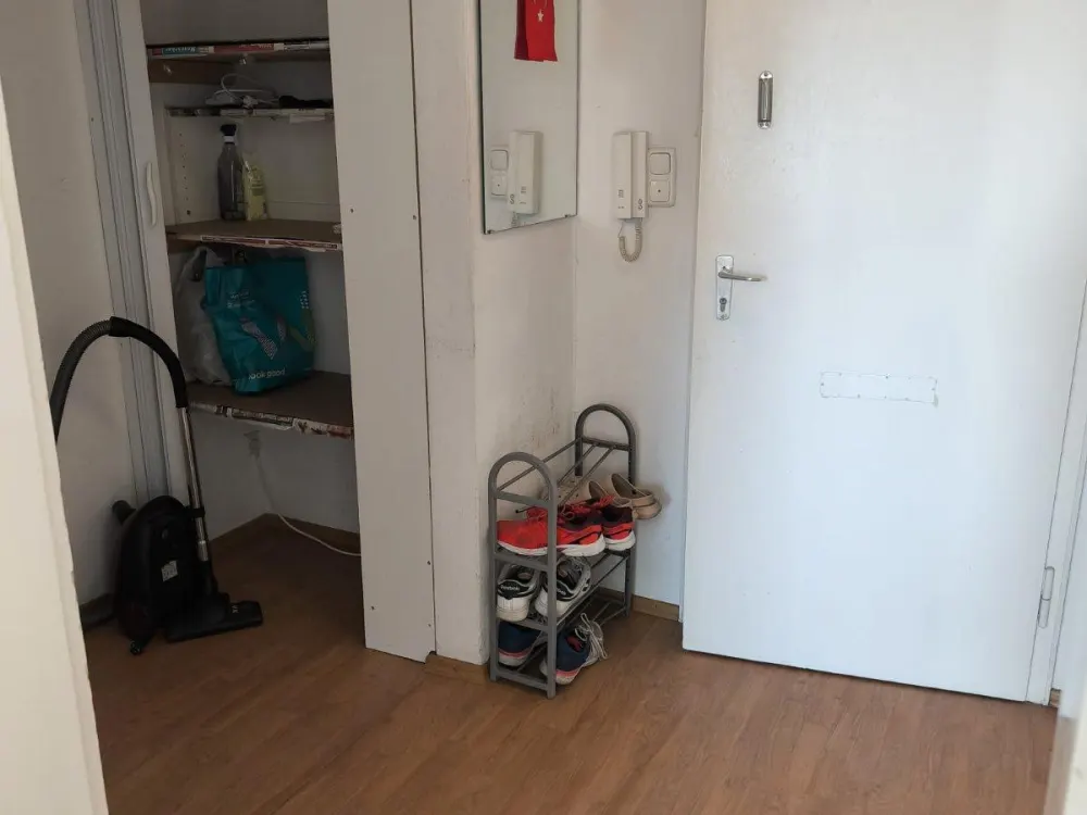 Voll möbliertes 18qm Zimmer in toller Lage (U2 Frankfurter Ring)