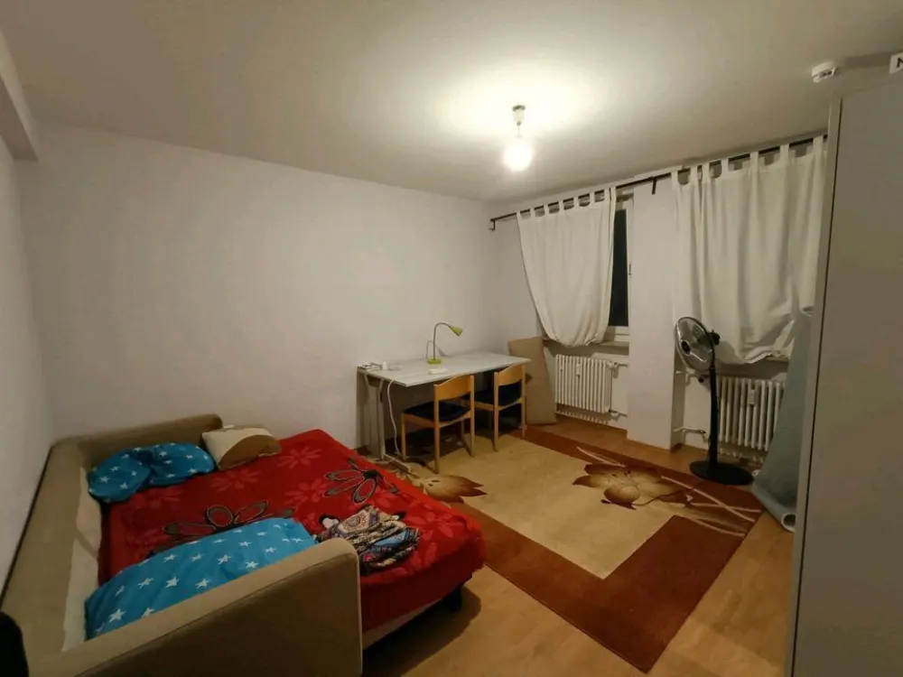 Voll möbliertes 18qm Zimmer in toller Lage (U2 Frankfurter Ring)