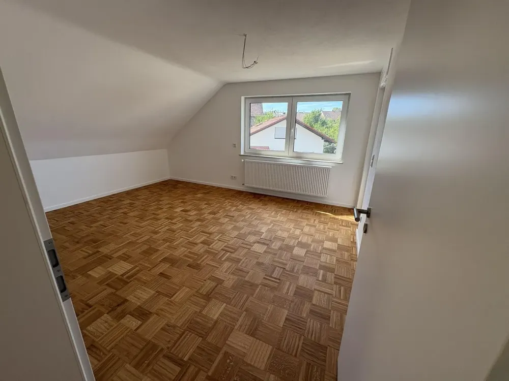 Completely Renovated Attic Apartment in a Quiet Location