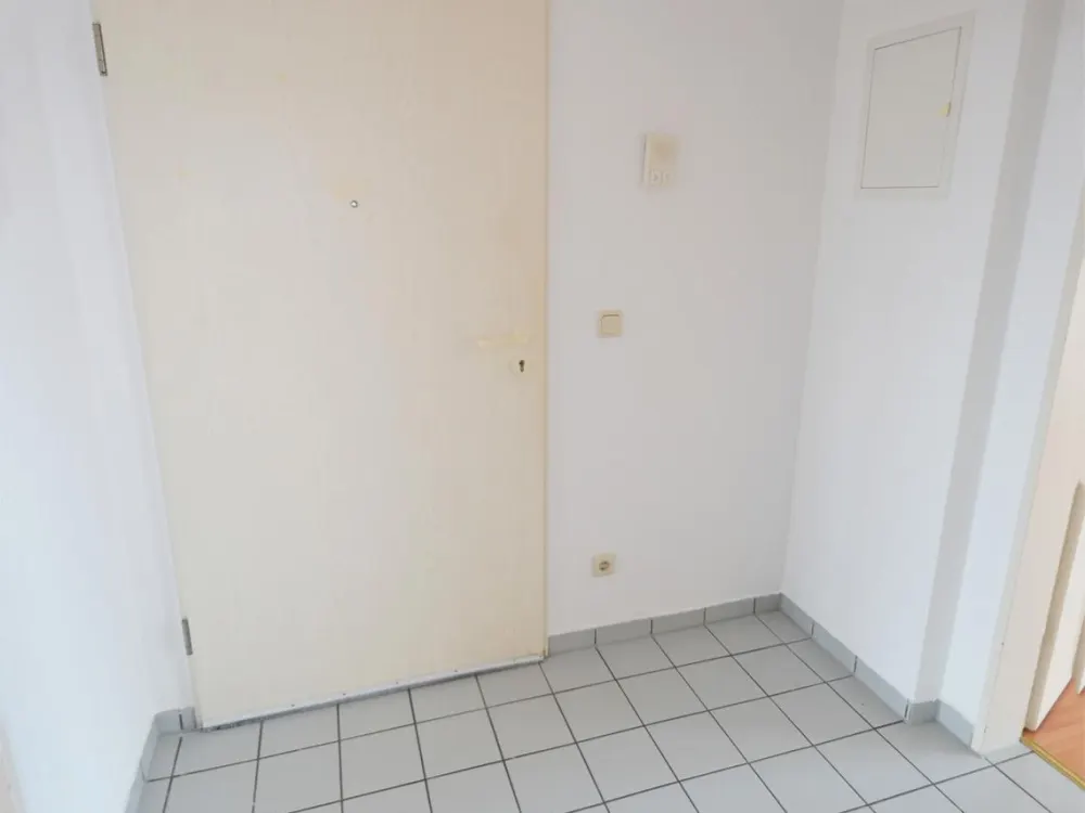 Bright 2-Room Apartment with Balcony and Underground Parking Space!