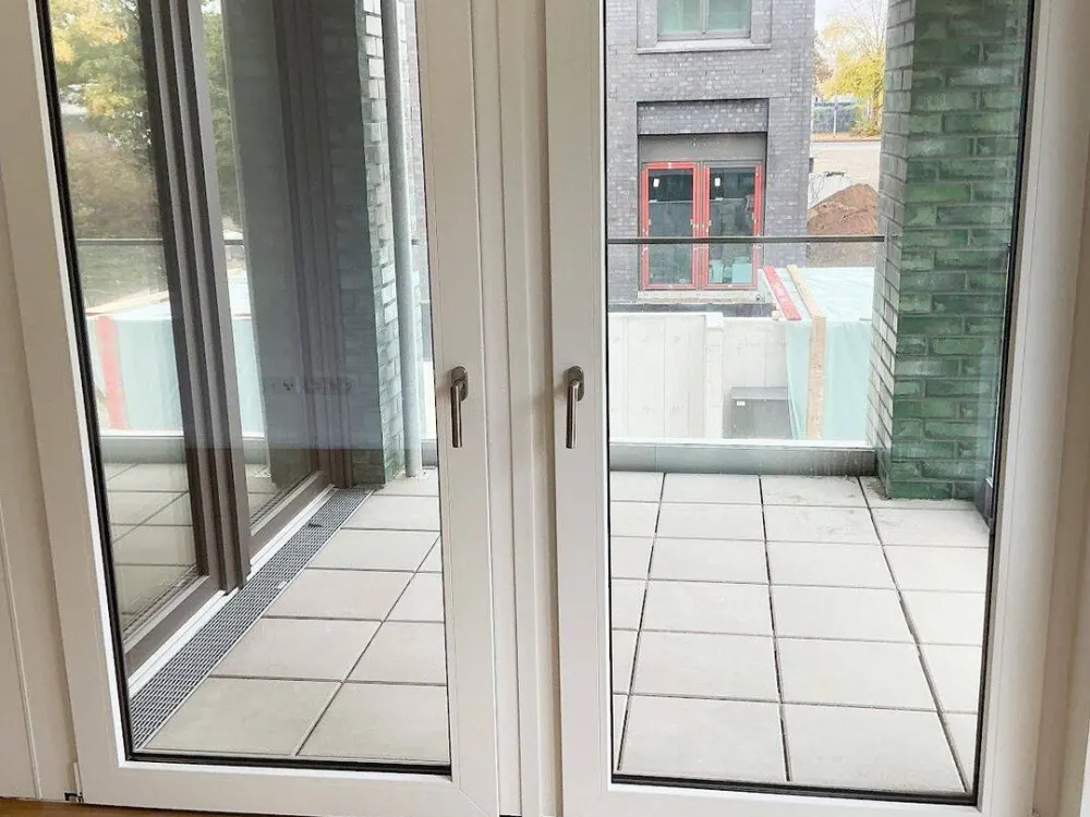 Einziehen und Genießen! Neubauwohnung mit 3 Zimmern, lichtdurchflutet, Loggia, Einbauküche, Aufzug