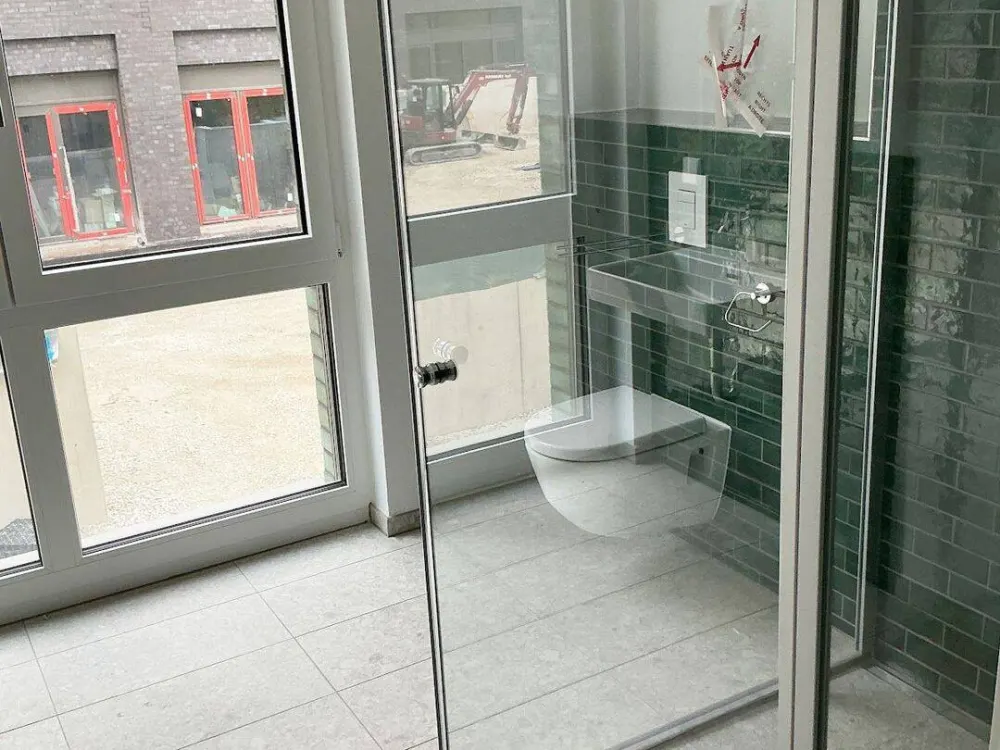 Einziehen und Genießen! Neubauwohnung mit 3 Zimmern, lichtdurchflutet, Loggia, Einbauküche, Aufzug