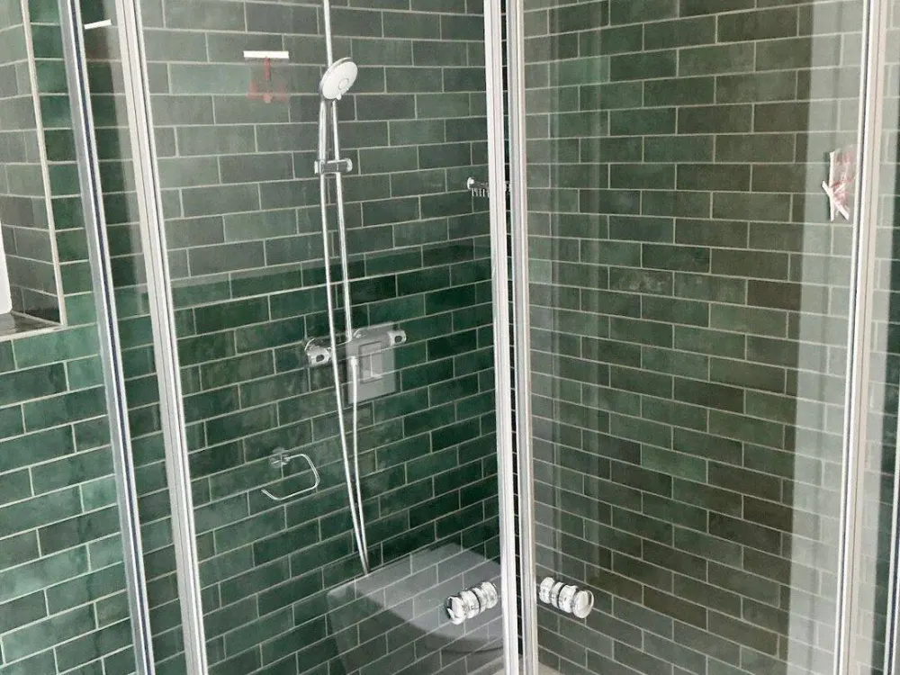 Einziehen und Genießen! Neubauwohnung mit 3 Zimmern, lichtdurchflutet, Loggia, Einbauküche, Aufzug