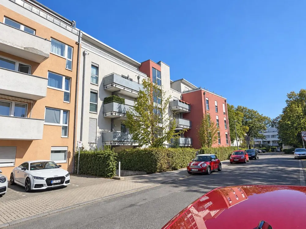 Helle Wohnung mit Balkon und Fußbodenheizung, ca. 53 m² in Köln