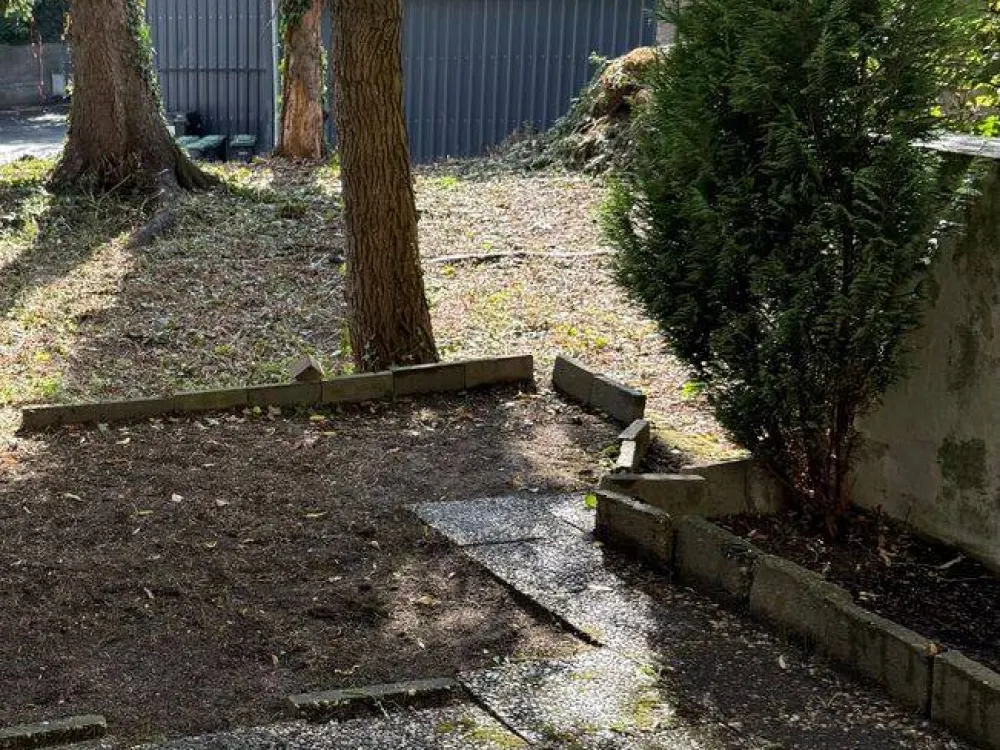 Hochwertig sanierte Altbauwohnung mit 130 m² Privatgarten in Düsseldorf-Rath