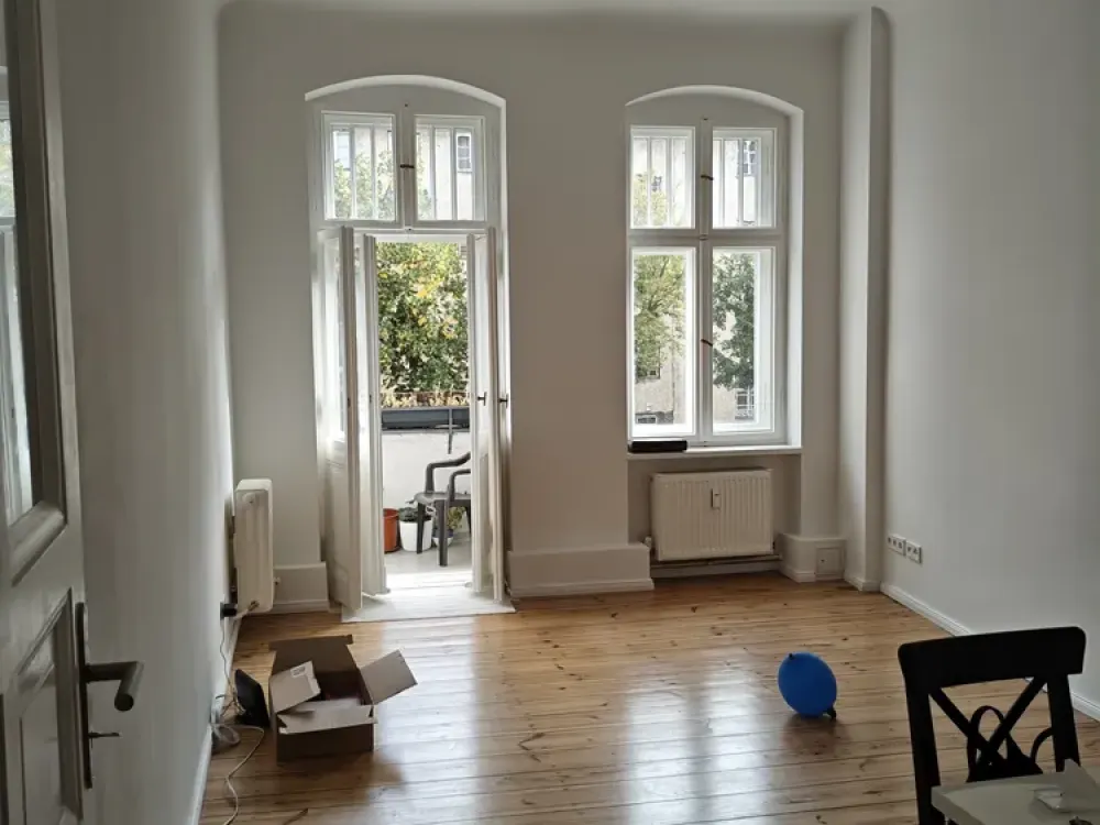Frisch renovierte Wohnung in Top-Lage direkt an der U8 Residenzstraße!