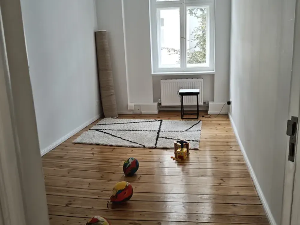 Frisch renovierte Wohnung in Top-Lage direkt an der U8 Residenzstraße!