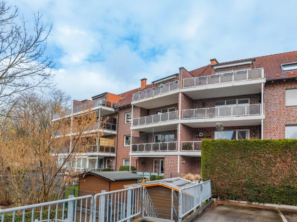 Lichtdurchflutete Wohnung mit Balkon in ruhiger Umgebung