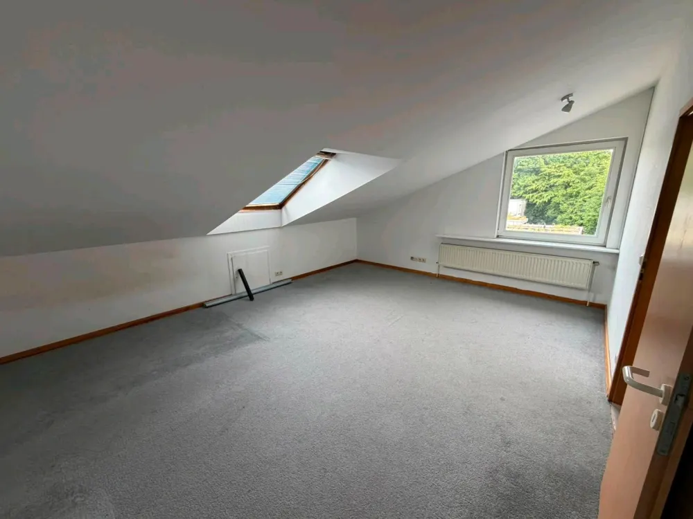 2 Zi 60 qm 650€ NK 249 €(Voraussetz.sehr gutes Deutsch) wg.Hausm.