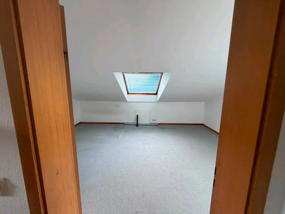 2 Zi 60 qm 650€ NK 249 €(Voraussetz.sehr gutes Deutsch) wg.Hausm.