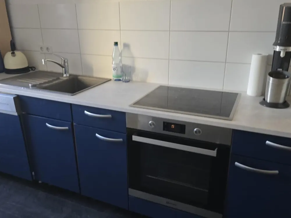 Kleine 2Raum Wohnung - teilmöbliert mit Küche *372€ kalt*