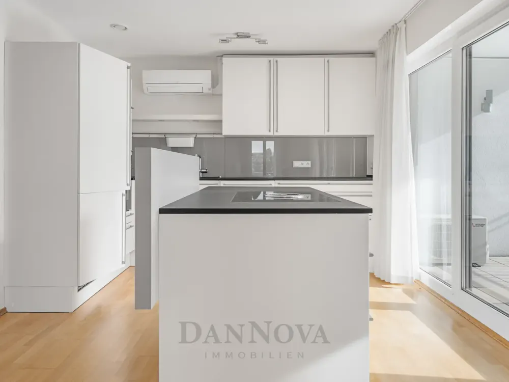 Modernisierte 4-Zi-Wohnung mit EBK, Klimaanlage & 2TG-Stellplätze in Frankfurt a. M.