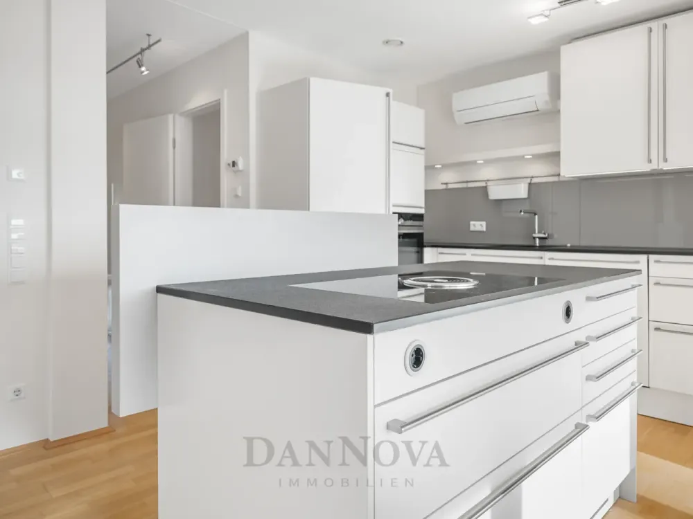 Modernisierte 4-Zi-Wohnung mit EBK, Klimaanlage & 2TG-Stellplätze in Frankfurt a. M.