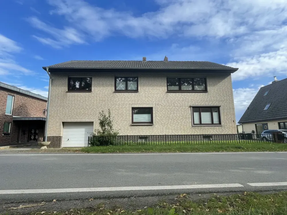 4-Room Apartment with Balcony in Weyhe-Dreye, Quiet Location and Well Connected