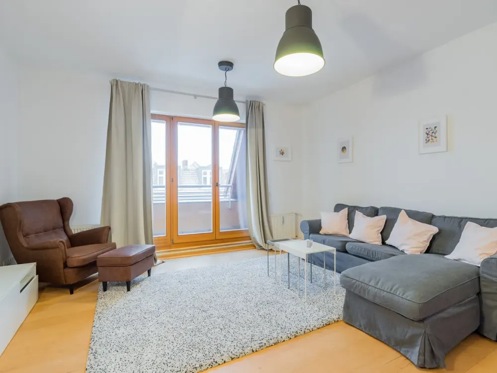 Spacious 3-room apartment with balcony, ideal for a shared flat (WG) -
