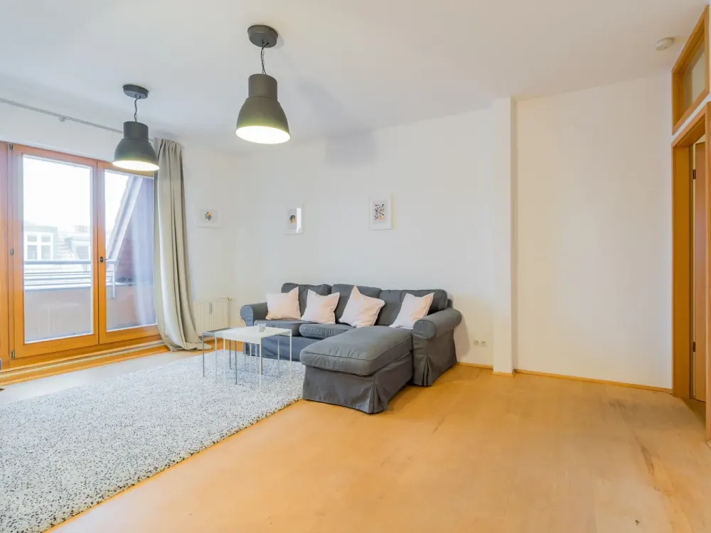 Spacious 3-room apartment with balcony, ideal for a shared flat (WG) -