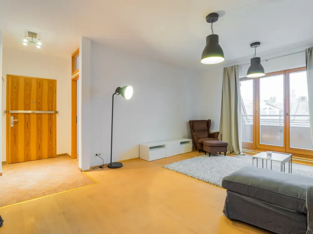 Spacious 3-room apartment with balcony, ideal for a shared flat (WG) -