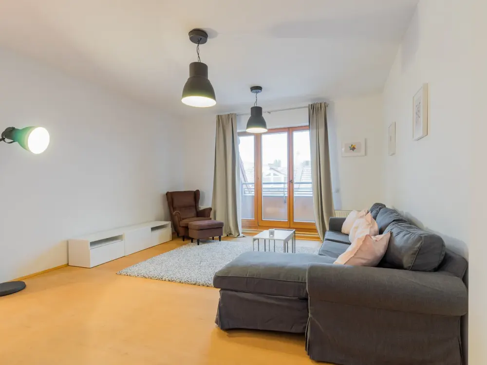 Spacious 3-room apartment with balcony, ideal for a shared flat (WG) -
