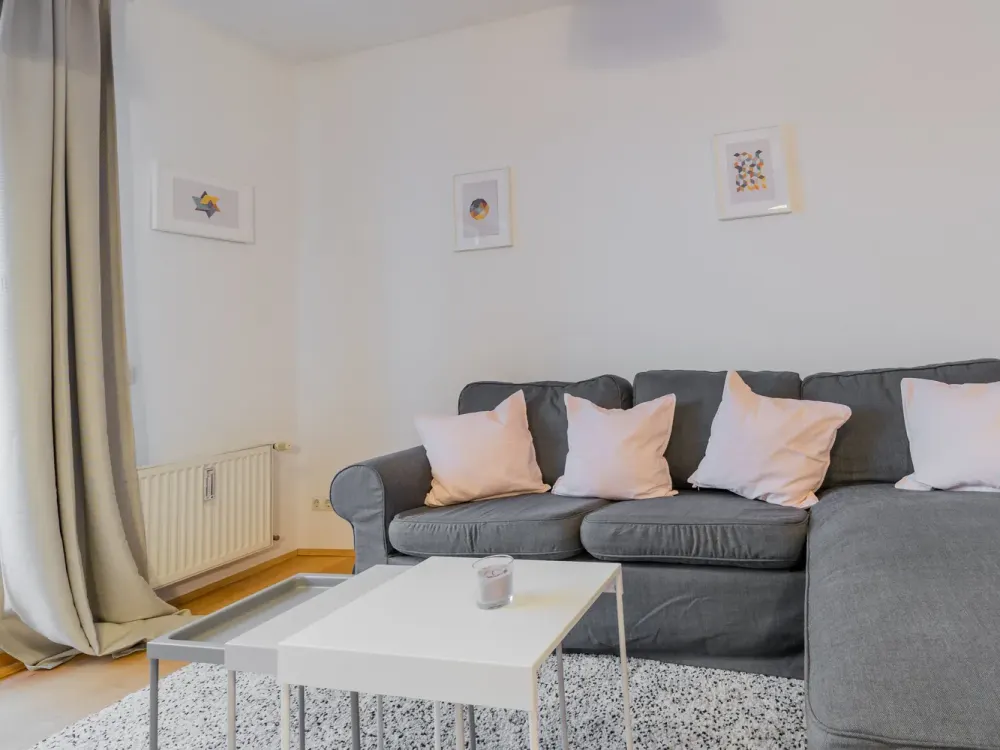 Spacious 3-room apartment with balcony, ideal for a shared flat (WG) -