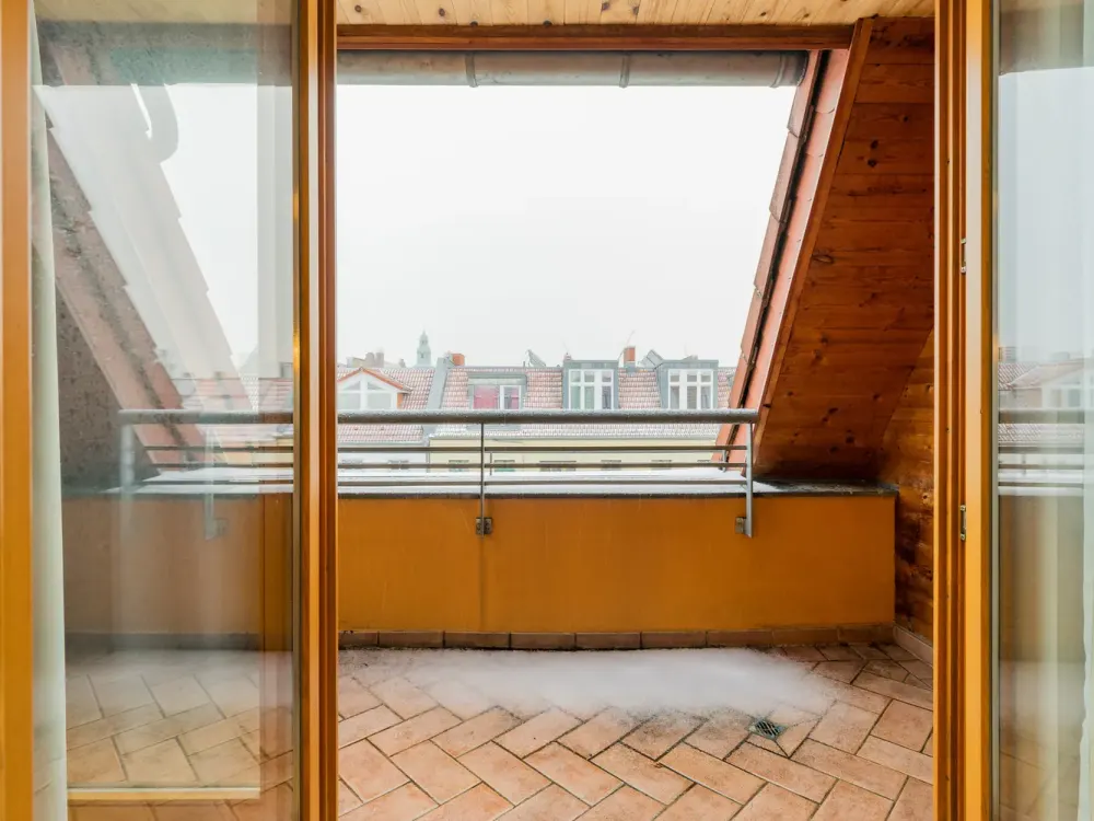 Spacious 3-room apartment with balcony, ideal for a shared flat (WG) -
