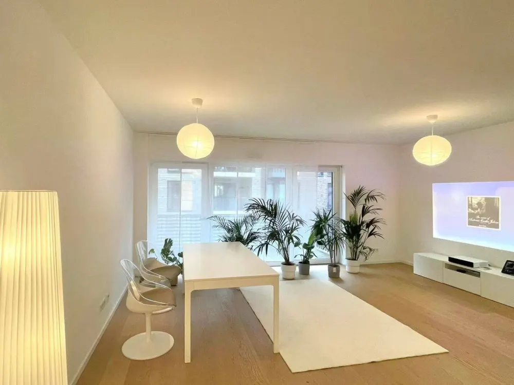 Exklusive, neuwertige 2-Zimmer-Wohnung mit Balkon und EBK in Düsseldorf