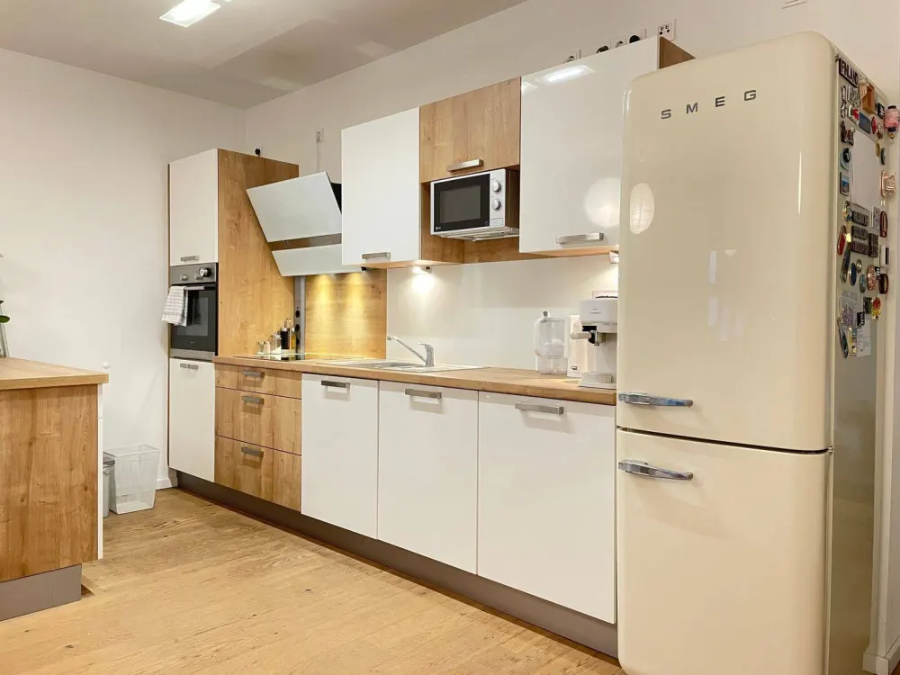 Exklusive, neuwertige 2-Zimmer-Wohnung mit Balkon und EBK in Düsseldorf