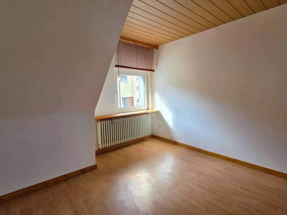 2-Room Apartment with Fitted Kitchen, Balcony and Garden in a Quiet Location in Dudweiler