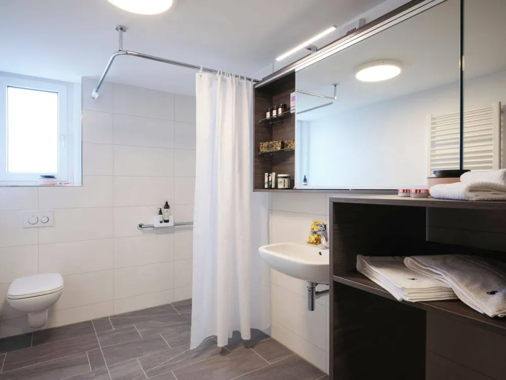 Moderne 2-Zimmer-Service-Wohnung für Senioren mit Loggia im Quartier Langseestraße