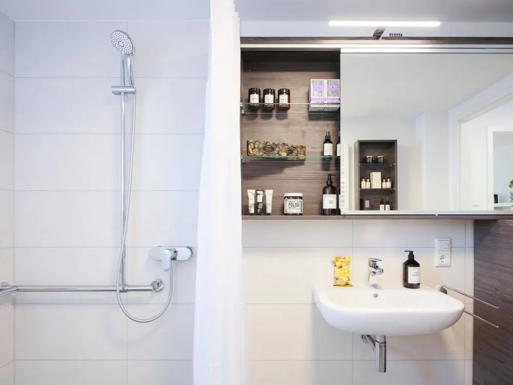 Moderne 2-Zimmer-Service-Wohnung für Senioren mit Loggia im Quartier Langseestraße