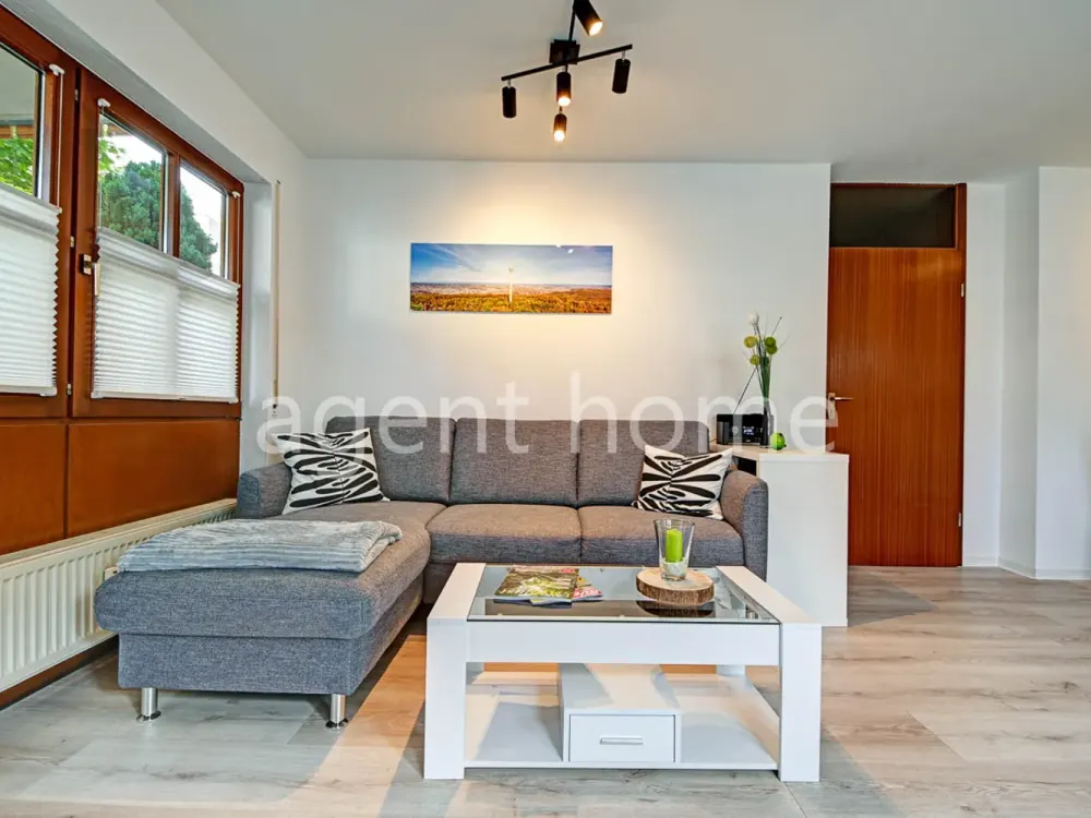 MÖBLIERT -TOLLES WOHNEN - Wohnung mit Terrasse und Stellplatz