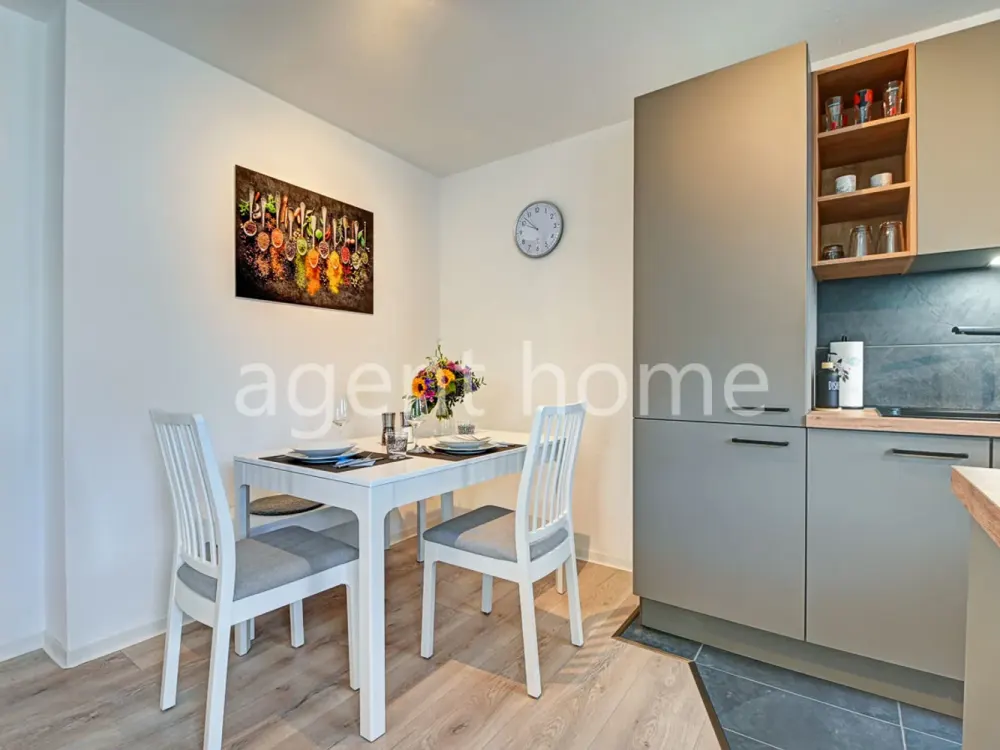 MÖBLIERT -TOLLES WOHNEN - Wohnung mit Terrasse und Stellplatz