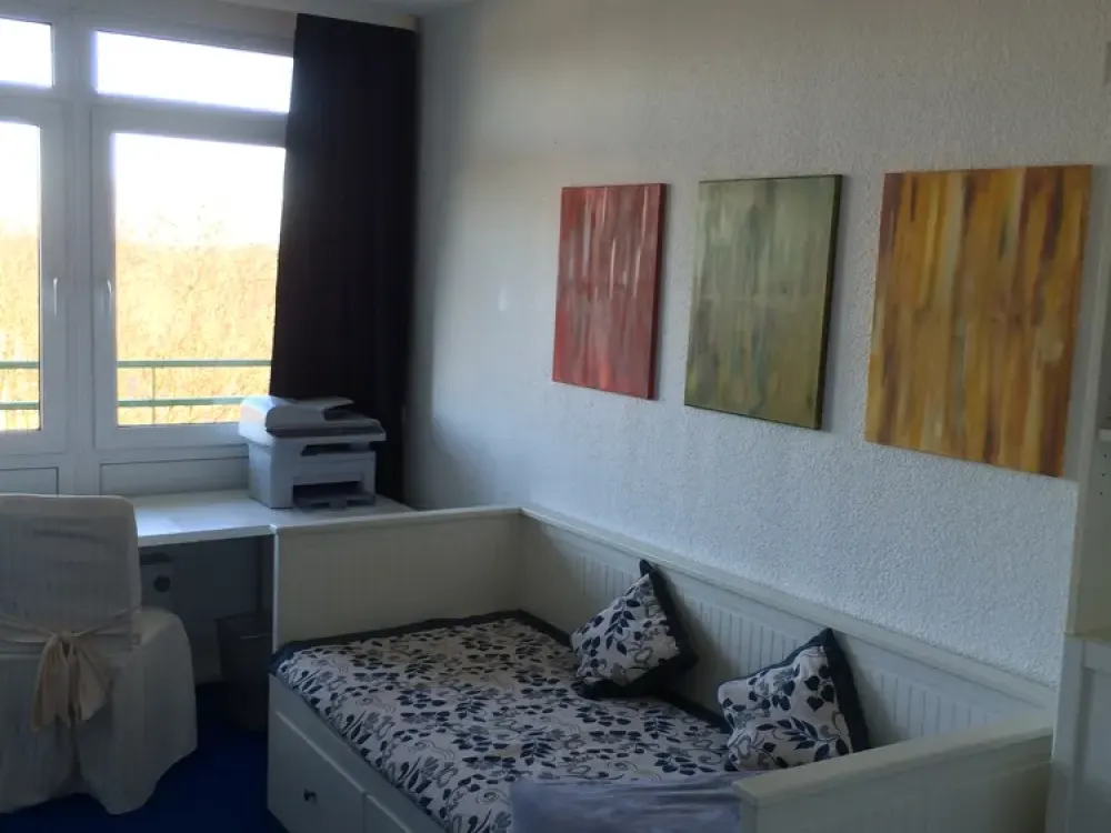 High Up in Bogenhausen: 3-Room Apartment with Balcony