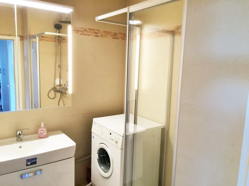 High Up in Bogenhausen: 3-Room Apartment with Balcony