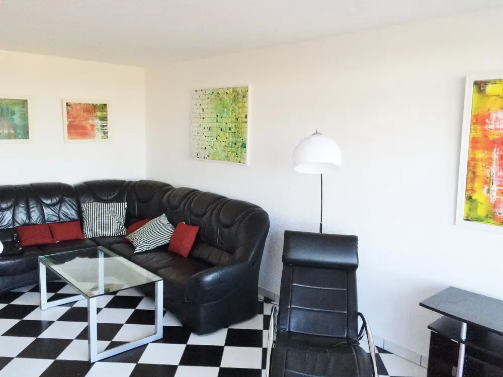 High Up in Bogenhausen: 3-Room Apartment with Balcony