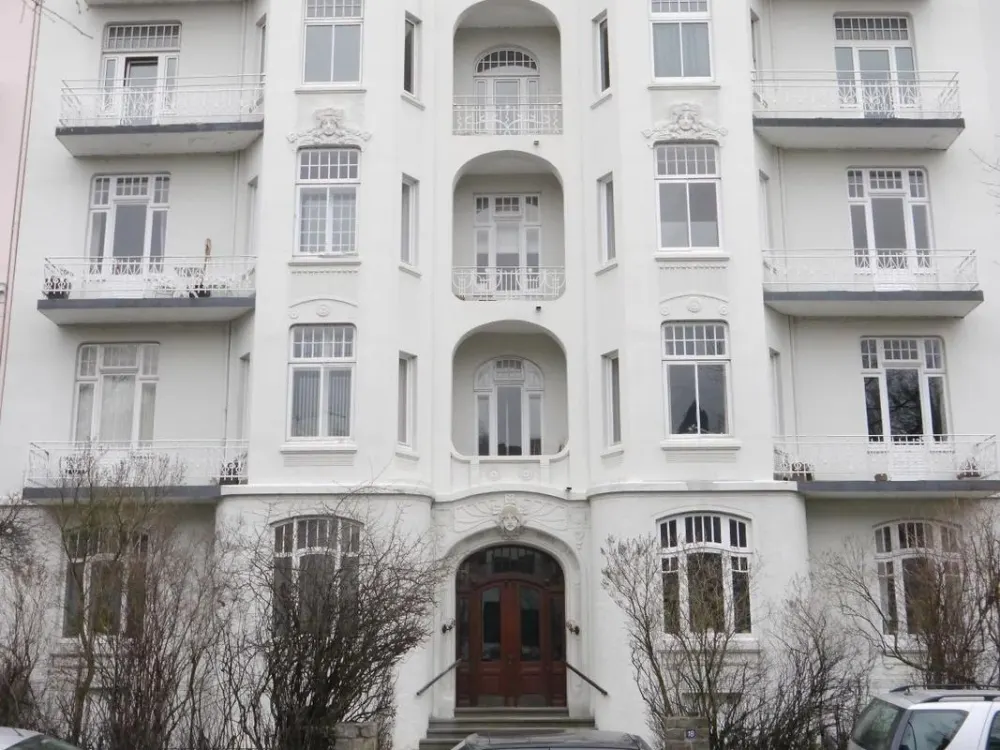 7-Zimmer-Altbau in Winterhude: Nur als Wohnbüro bzw. -praxis bzw. -atelier. Wohgemeinschaft möglich.