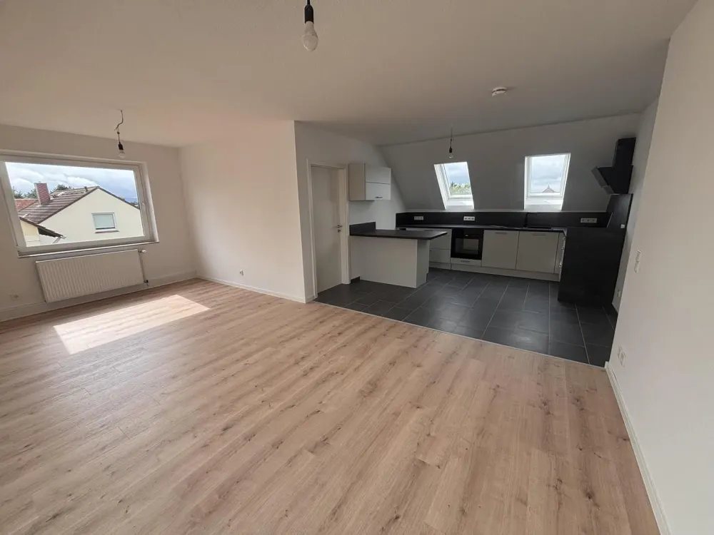 Dachgeschosswohnung mit großer Wohnküche, EBK, Stellplatz und Glasfaser in Wunstorf-Kolenfeld