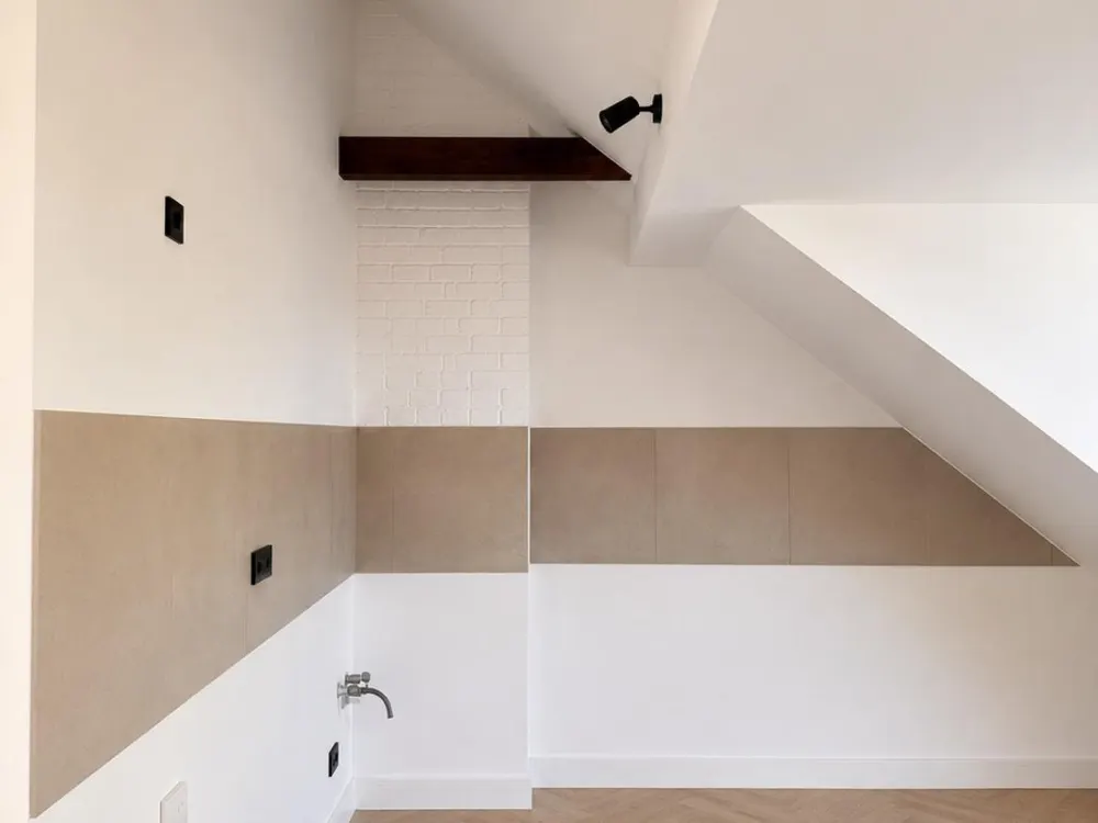 Bright Newly Renovated Loft Apartment with Roof Terrace and Fitted Kitchen